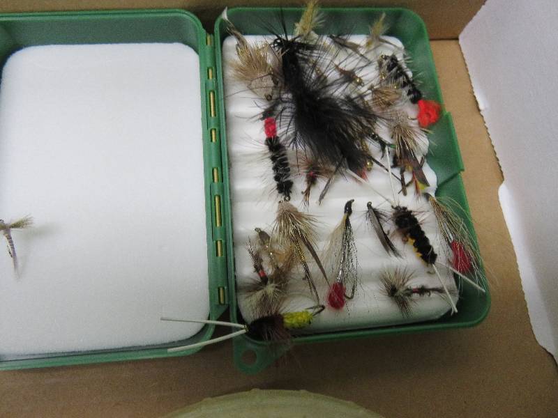 lot 44 image: Large Lot of Hand Tied Fly Fishing Flies