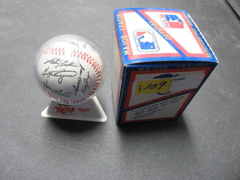 lot 109 image: 1987 Official Major League Autographed Baseball