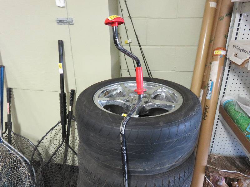 lot 132 image: Ice Auger