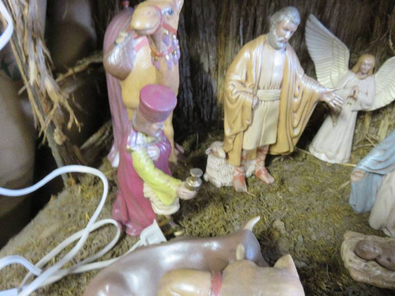 lot 136 image: Nativity Set
