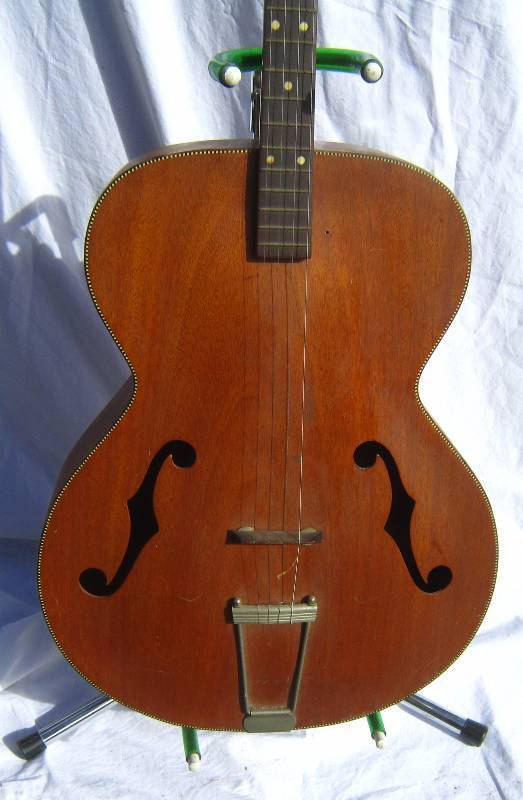 lot 642-COPY image: Kamico Banjitar Jazz Box.