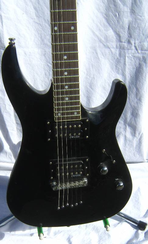 lot 643-COPY image: Devlin Black Electric Guitar DV-100