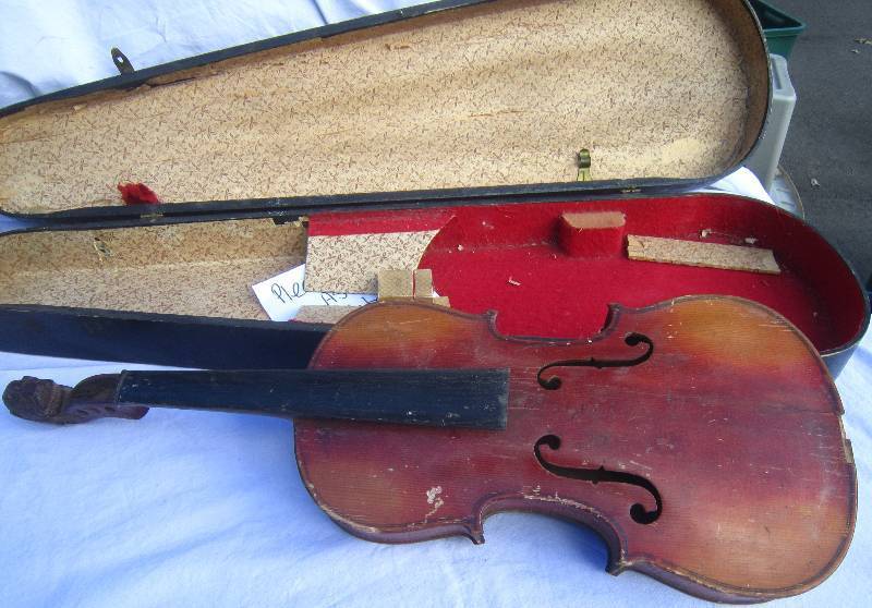 lot 676-COPY image: Lions Head Antique Violin