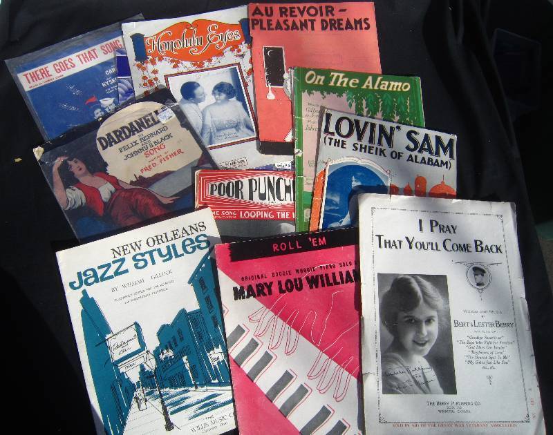 lot 715-COPY image: Lot of Sheet Music