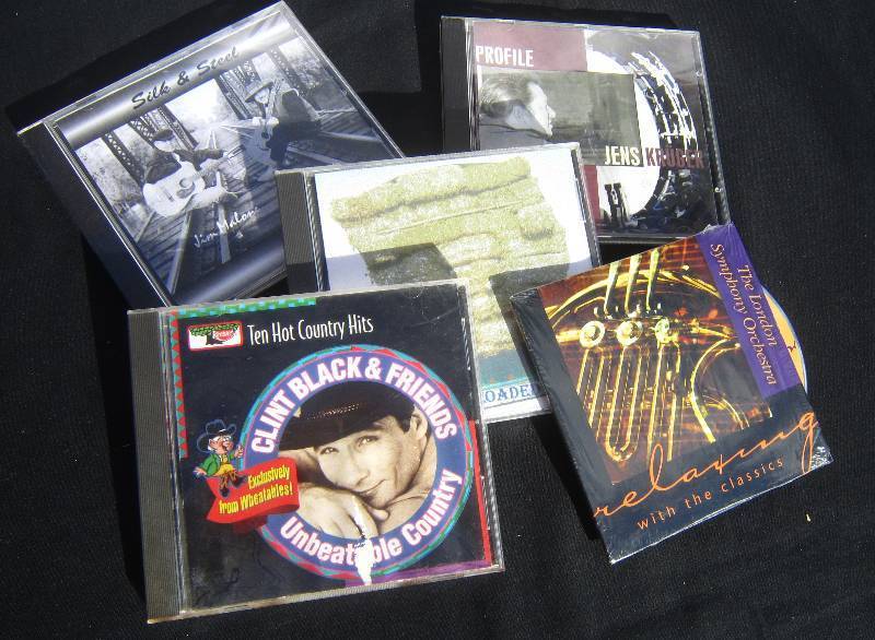 lot 720-COPY image: Lot of CDs