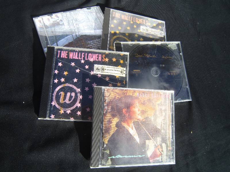 lot 725-COPY image: Lot of CDs