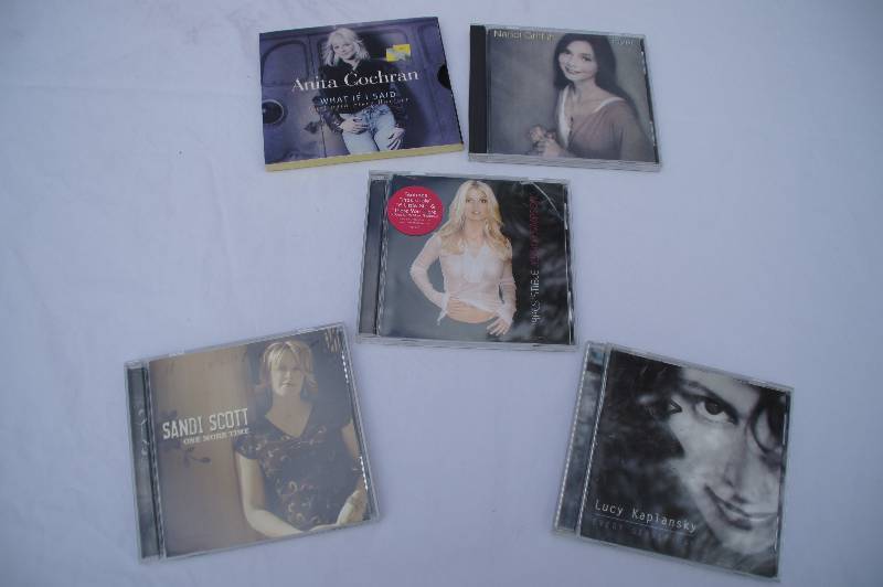 lot 743-COPY image: Lot of CDs