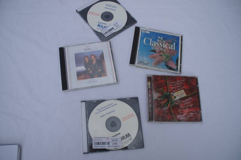 lot 758-COPY image: Lot of CDs