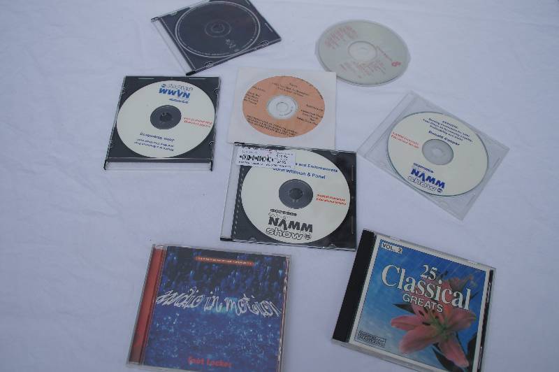 lot 761-COPY image: Lot of CDs