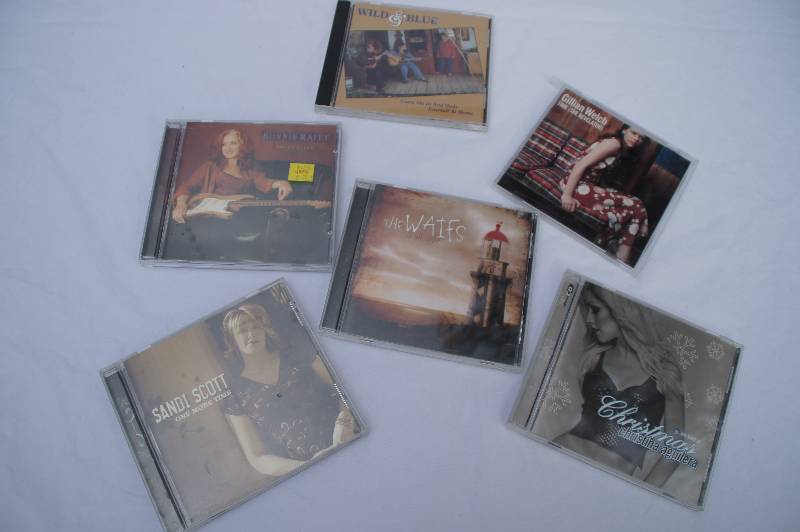 lot 764-COPY image: Lot of CDs