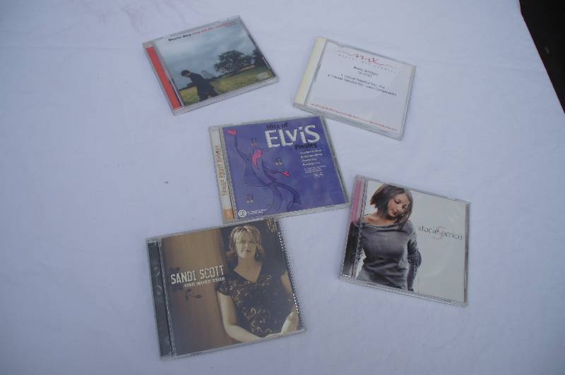 lot 767-COPY image: Lot of Cds