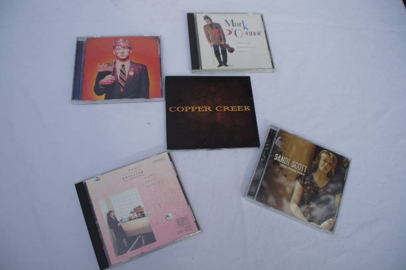 lot 768-COPY image: Lot of CDs