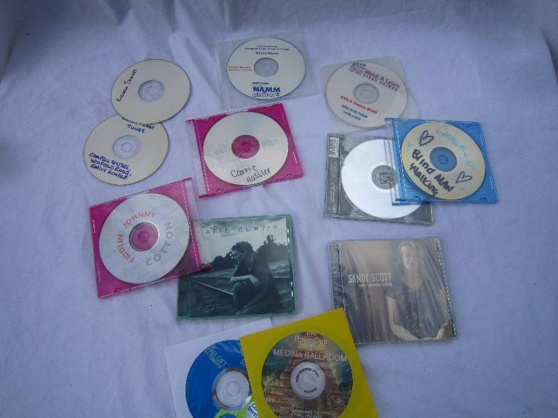 lot 793-COPY image: Lot of CDs
