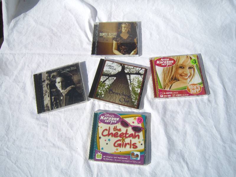lot 802-COPY image: Lot of CDs