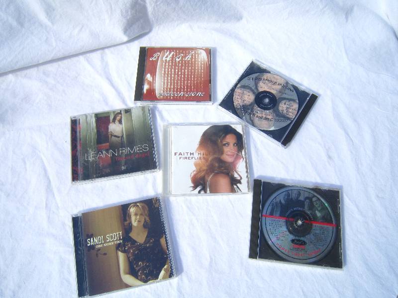 lot 805-COPY image: Lot of CDs