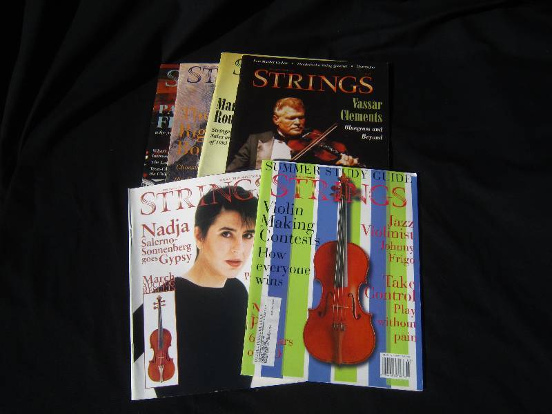 lot 827-COPY image: Lot of Strings Magazines