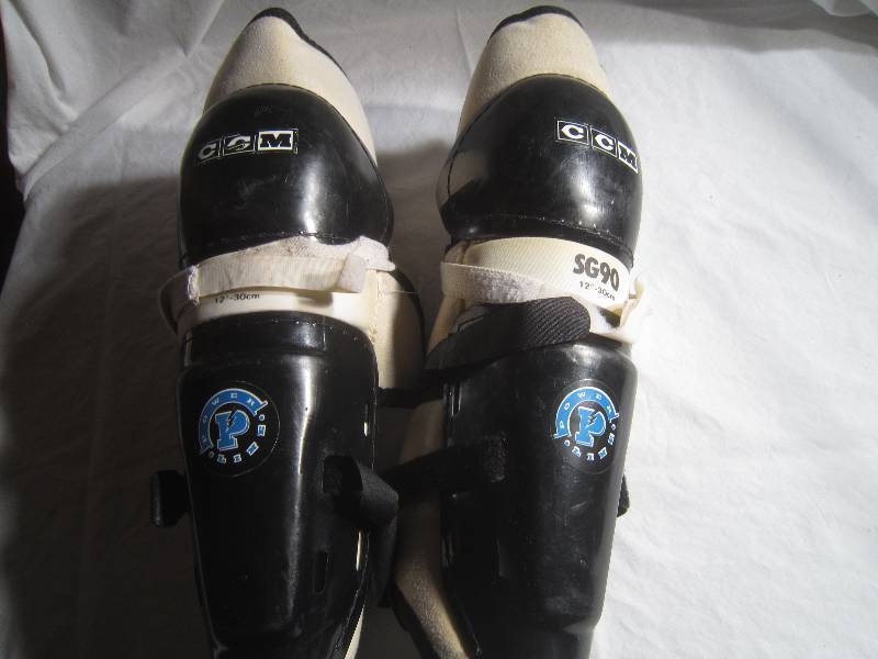 Pair Hockey Shin Pads - 12 - 30 CCM Sg 90 Powerline