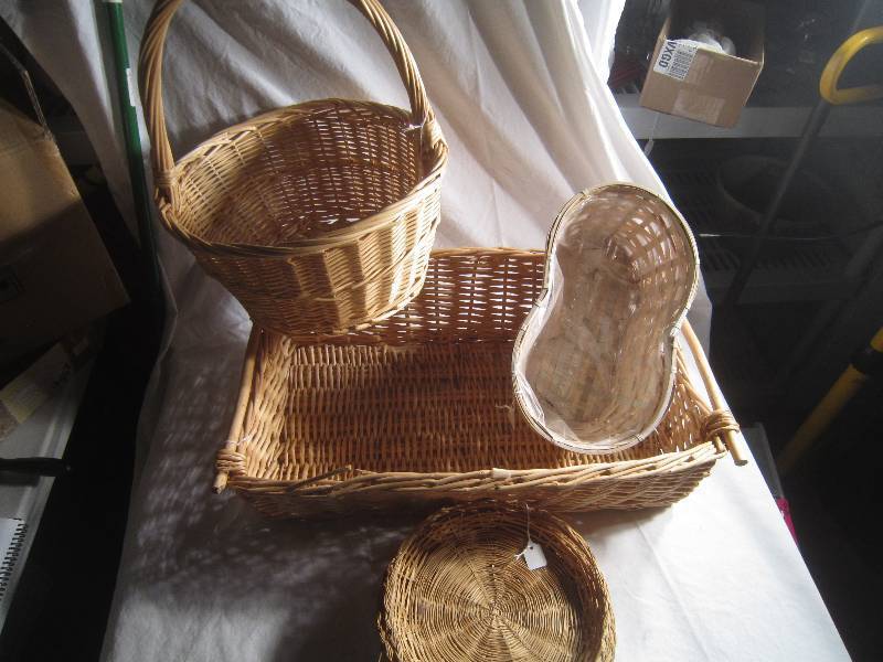 Lot of Baskets Rectangle 25 x 16 x 6  Handle Basket 14 Dia