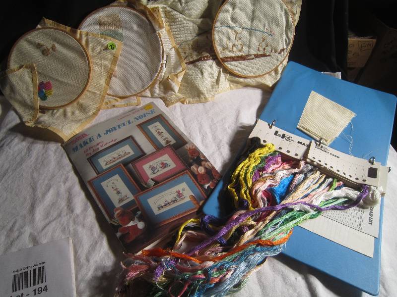 LOT - Cross Stitch 3 Rings, LOT of Thread Oraganized Color Chart