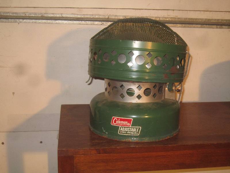 lot 830 image: Coleman 5000 to 8000 BTU Heater