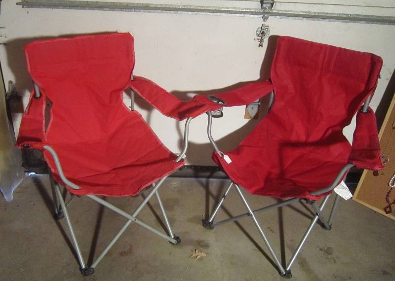 lot 836 image: 2 Folding Red Chairs