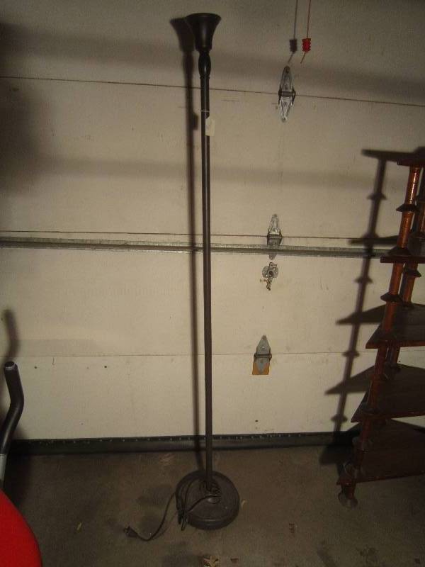 lot 842 image: Standing Floor Lamp