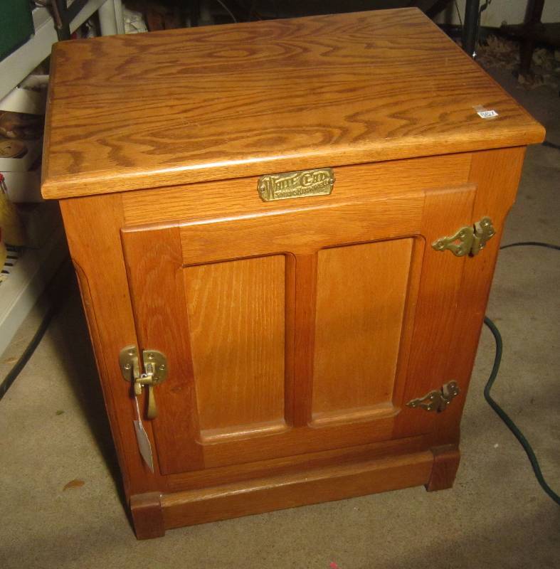 lot 867 image: Oak Refrigerator Door Night Stand - 22W x 16D x 26H