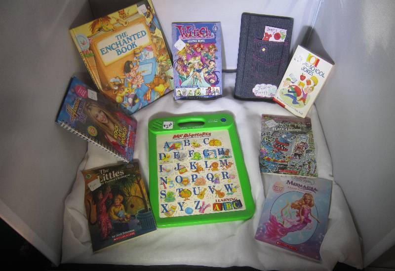 lot 861 image: Lot of Kids Books Many are new