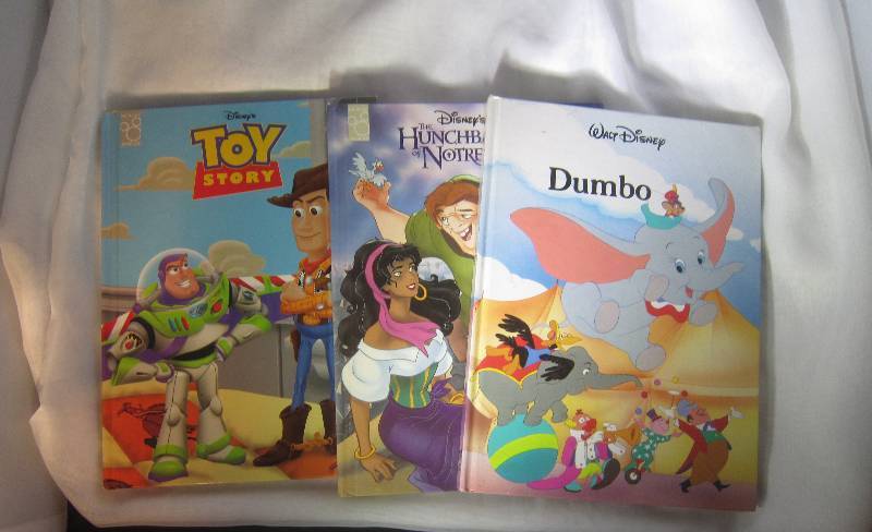 lot 865 image: 3 Disney Books - Toy Story, Dumbo & Hunchback of Notredame