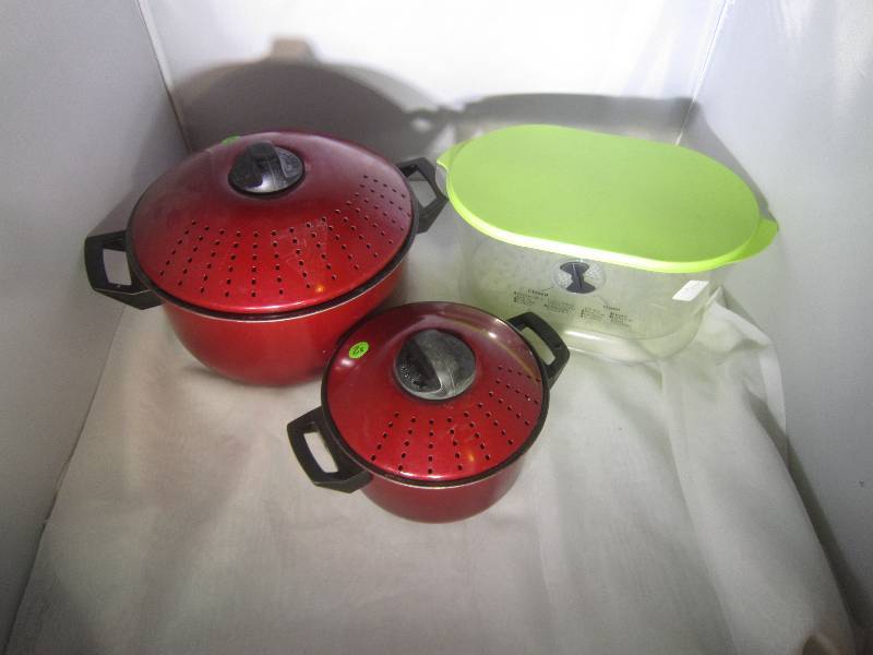 lot 875 image: 2 Pots, and a Vegetable Keeper