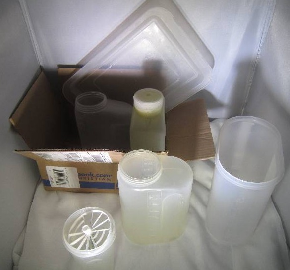 lot 876 image: Tupperware Misc