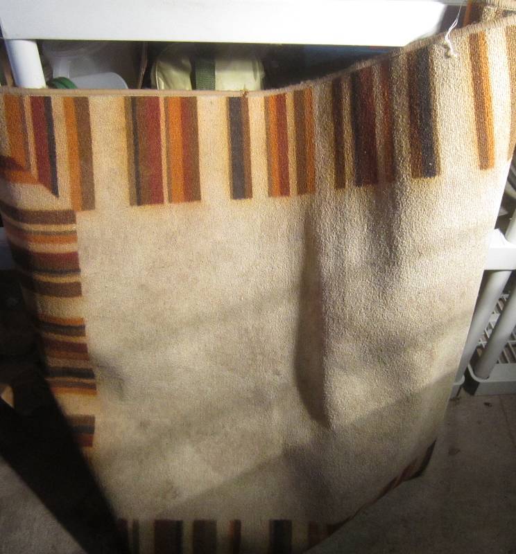 lot 879 image: 3 x 5 Rug