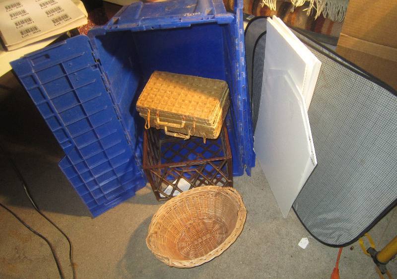 lot 904 image: Lot - Large Blue Tote, Stryofoam Boards, Car Window Covers