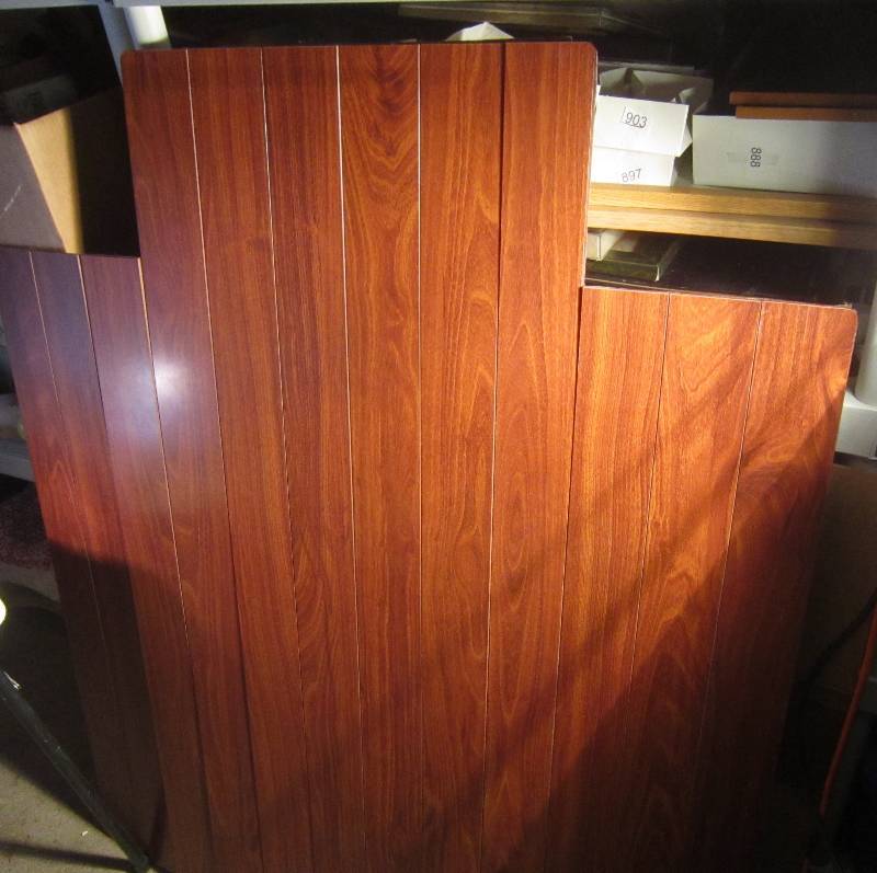 lot 906 image: Wooden Desk Chair Mat