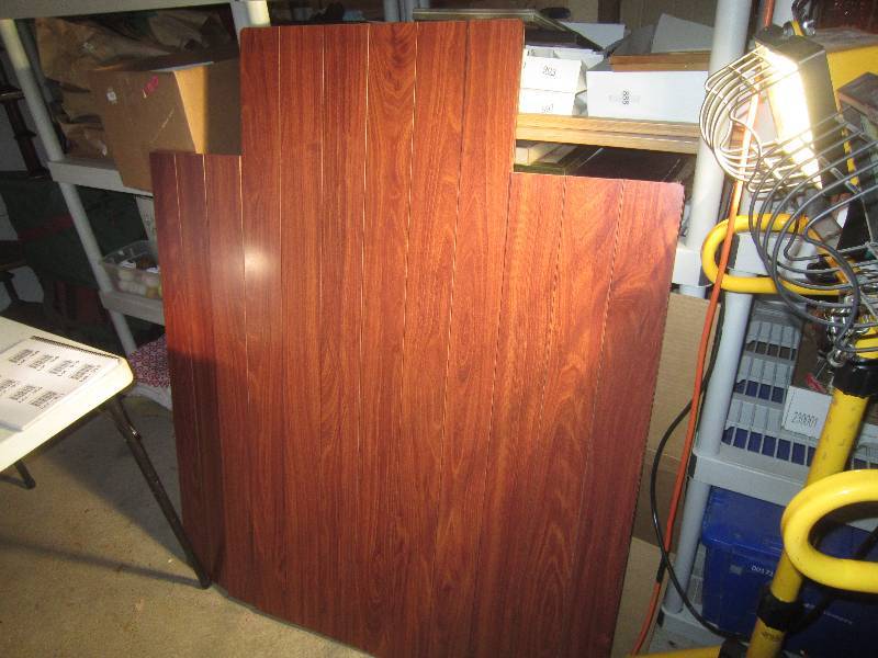lot 907 image: Wooden Desk Chair Mat