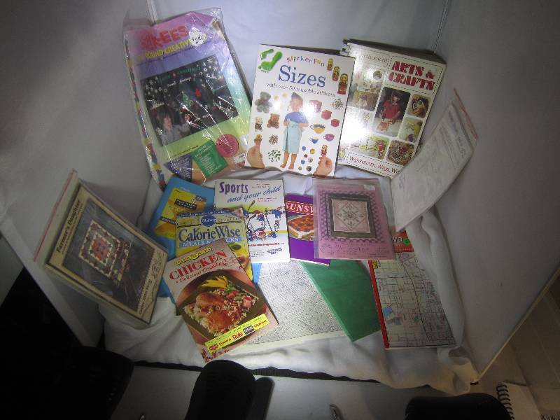 lot 915 image: Lot - Crafts and Craft Books, Window Stickers, Map, Cookbooks, Wall Patterns, ETC