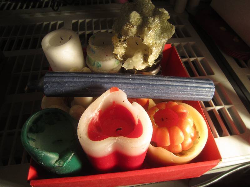 lot 916 image: LOT - Candlewax
