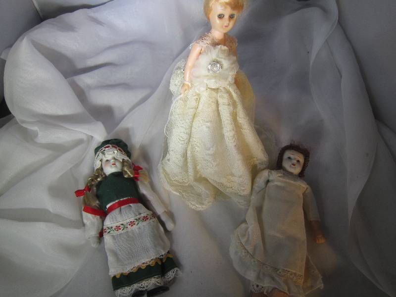 lot 923 image: 3 Dolls - 2 Porcelain