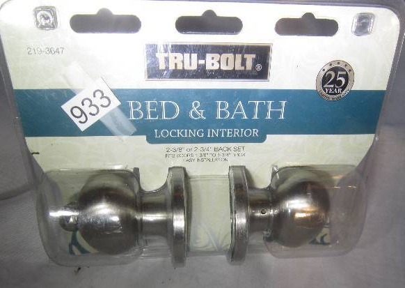lot 933 image: NEW  Tru-Bolt Bath and Bath Door Handle