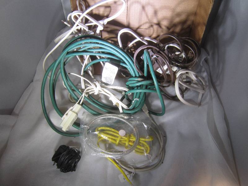 lot 942 image: LOT - Electric Chords, Extension Chords, Misc Chords, ETC