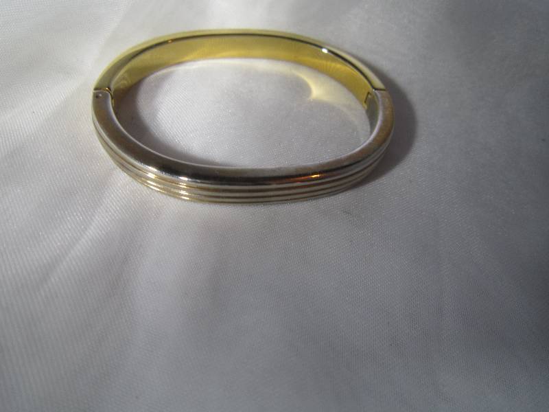 lot 951 image: Gold Bracelet