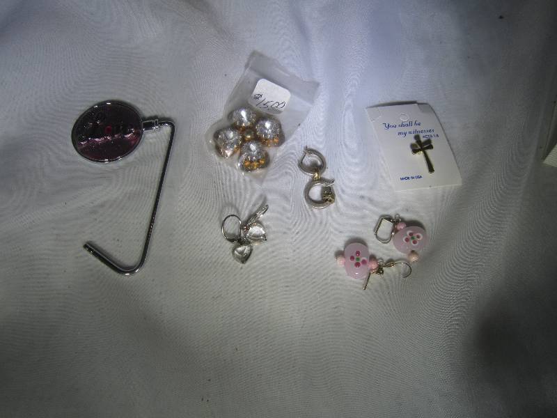 lot 959 image: LOT - 3 Sets of Earrings, Gold four Leaf Clover, Cross Pin, Love Purse Holder