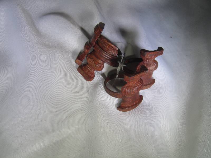 lot 960 image: Set of 4 Park Design Napkin Rings