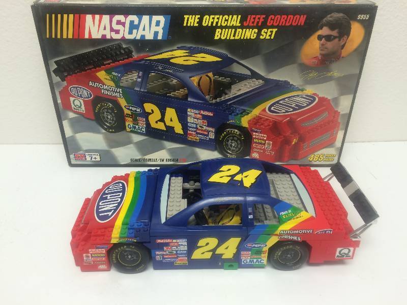 lot 1 image: Jeff Gordon Lego Set