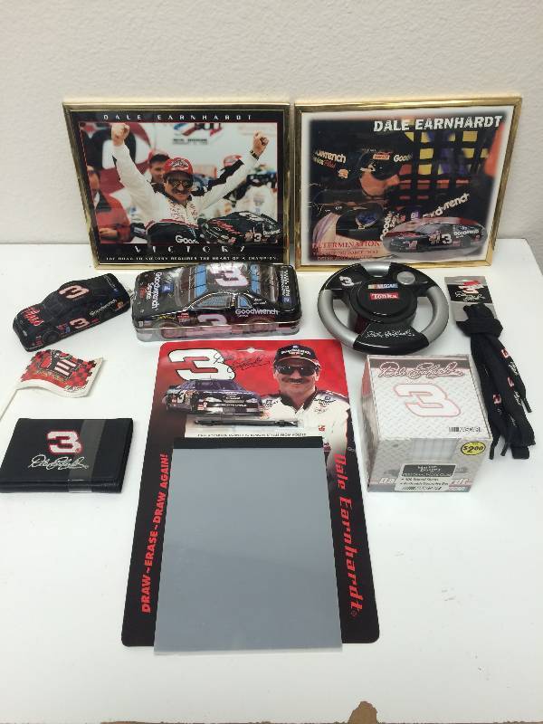 lot 9 image: Dale Earnhardt Collectibles 2