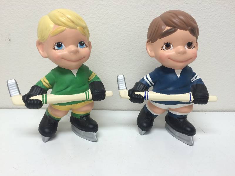lot 14 image: Ceramic Hockey Players