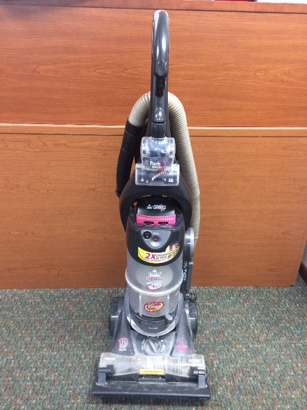 lot 22 image: Bissell Pet Hair Eraser Vacuum