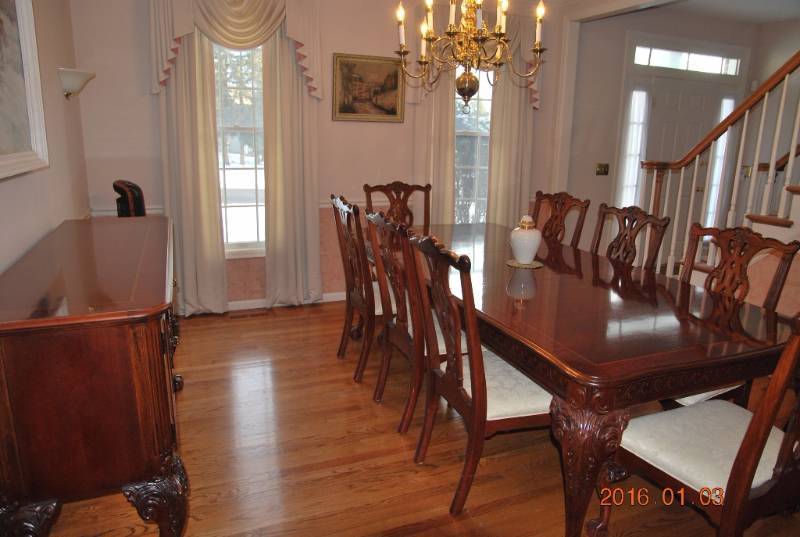 lot 1 image: Stanley Dining Room Set