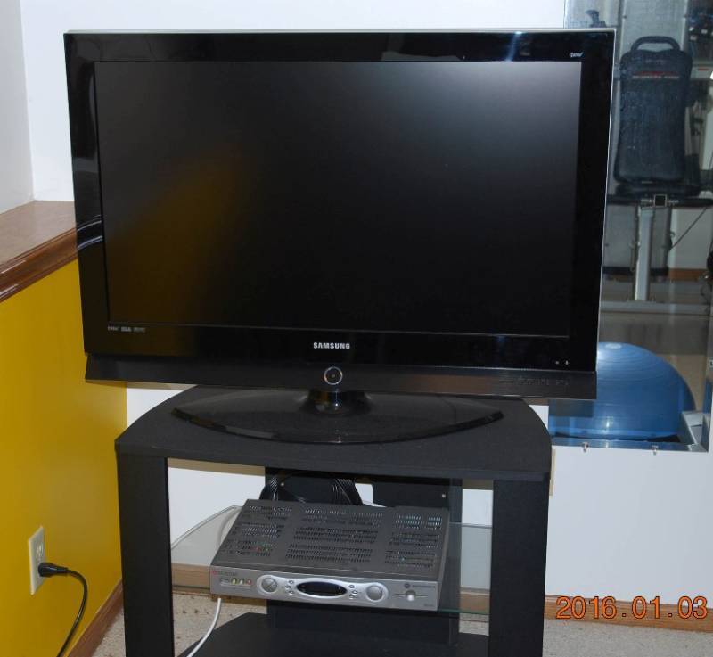 lot 13 image: 40 Samsung TV with Stand