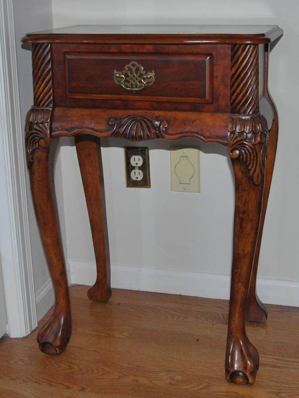 lot 19 image: Table with Mirror